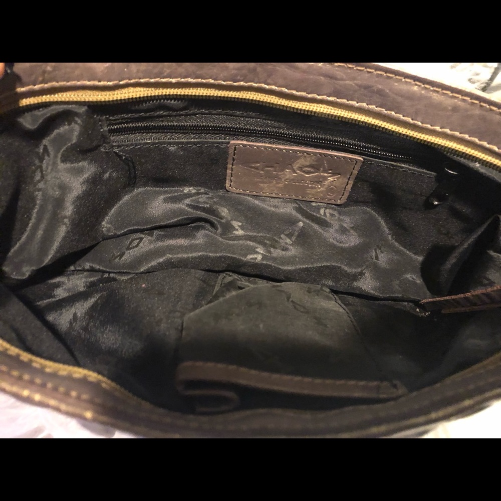 Metallic Clutch - Picture 3 of 3